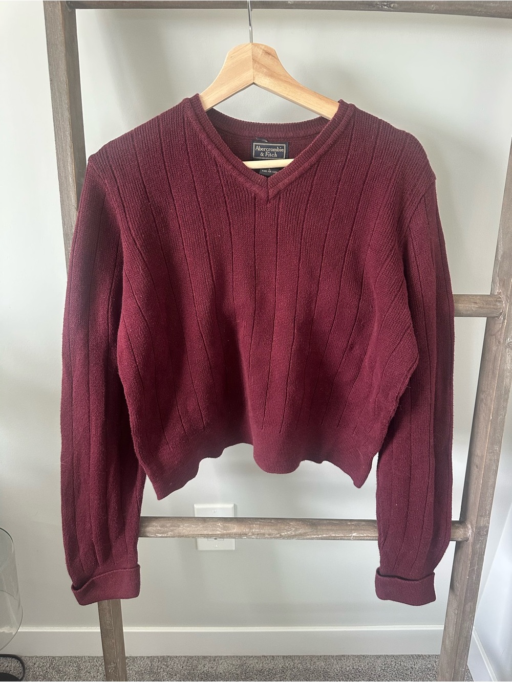 Early 2000s Abercrombie & Fitch Women's V-Neck Ribbed Sweater - Burgundy